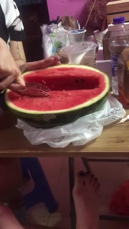 宿舍吃瓜闹鬼,揭秘闹鬼传闻背后的真相